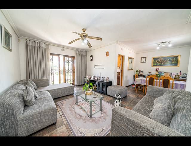 4 BEDROOM FREESTANDING FOR SALE IN DALPARK EXT 11